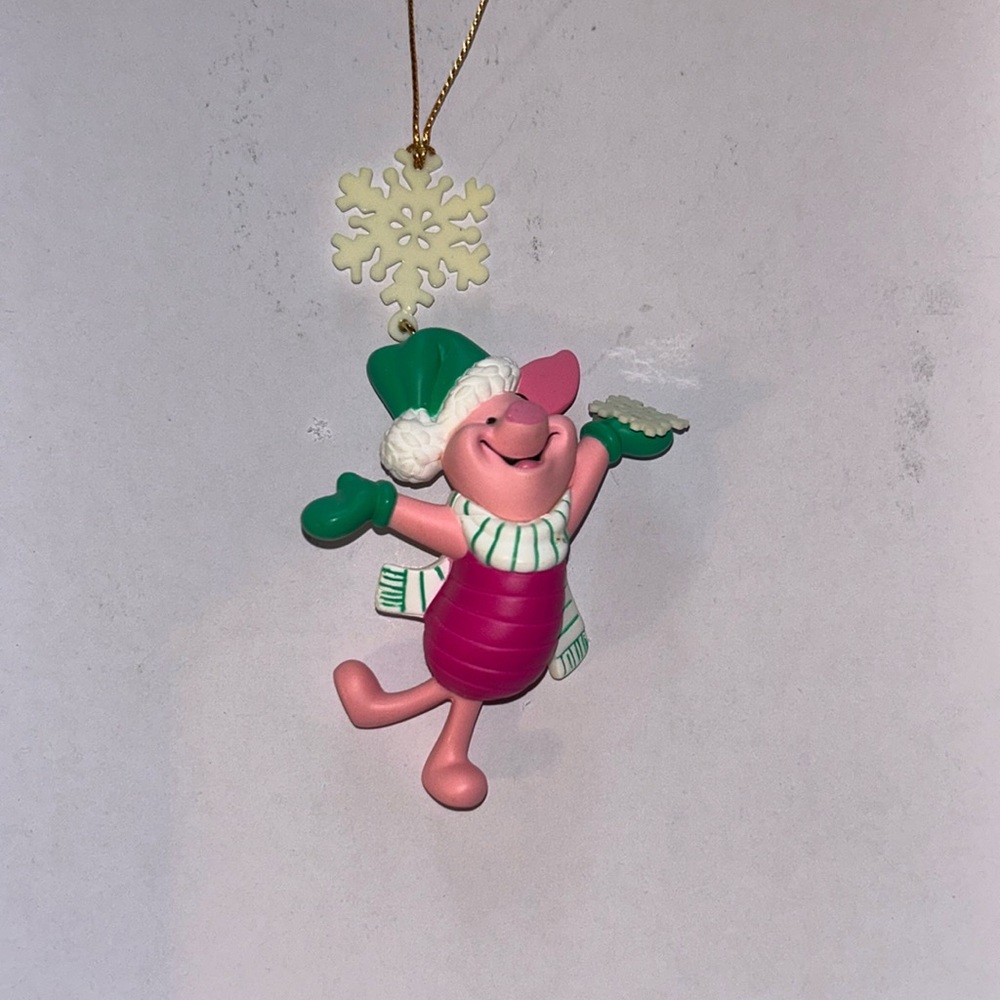 Disney Piglet with snowflake ornament - Picture 1 of 3